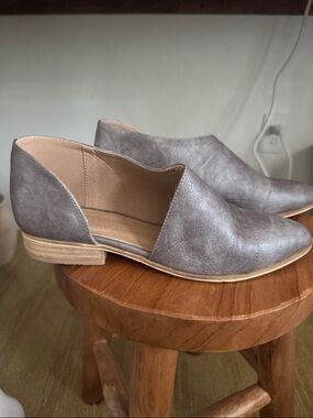 Catherine Malandrino Gray Cutout Faux-Leather Flats